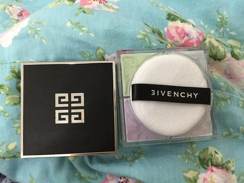 买过纪梵希四宫格散粉的进,在淘宝买到了这样的产品